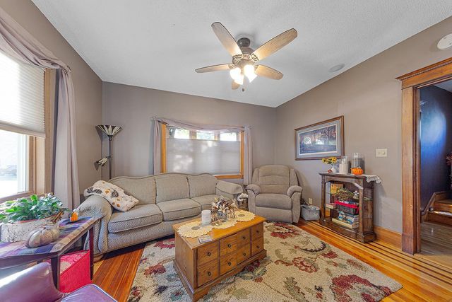 210 4th Street S, Gaylord, MN 55334