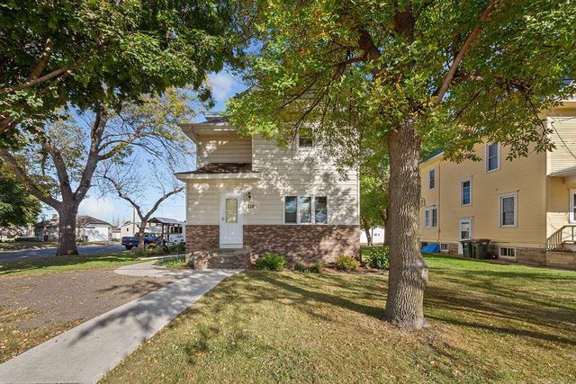 210 4th Street S, Gaylord, MN 55334