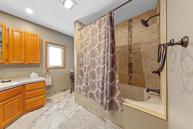 210 4th Street S, Gaylord, MN 55334