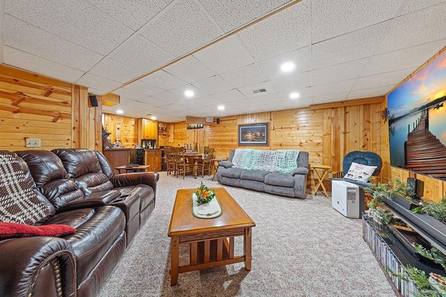 210 4th Street S, Gaylord, MN 55334