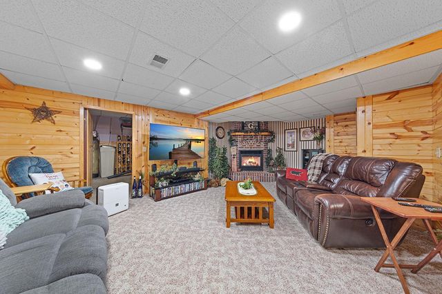 210 4th Street S, Gaylord, MN 55334