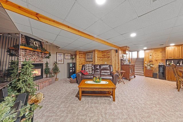 210 4th Street S, Gaylord, MN 55334