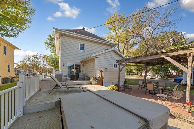 210 4th Street S, Gaylord, MN 55334