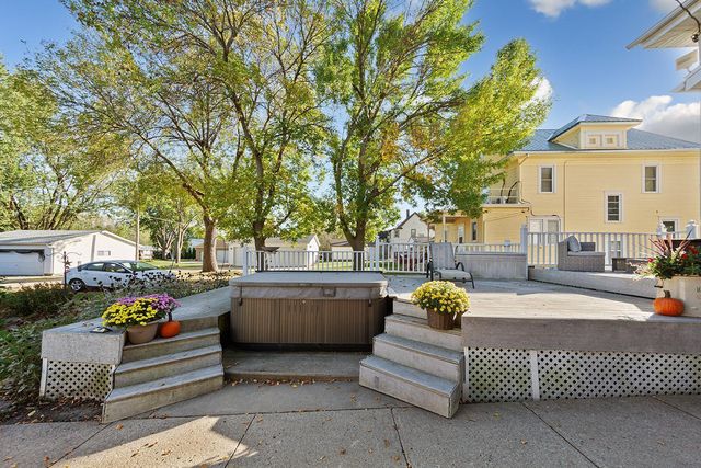 210 4th Street S, Gaylord, MN 55334