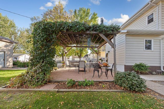 210 4th Street S, Gaylord, MN 55334