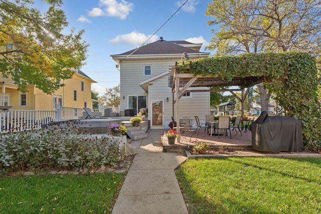 210 4th Street S, Gaylord, MN 55334