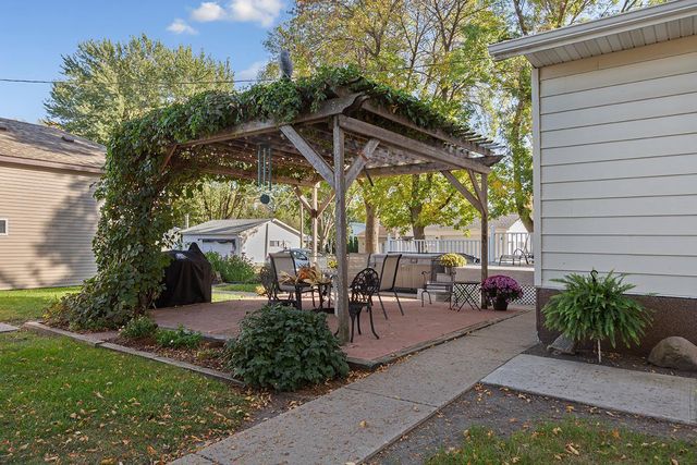 210 4th Street S, Gaylord, MN 55334