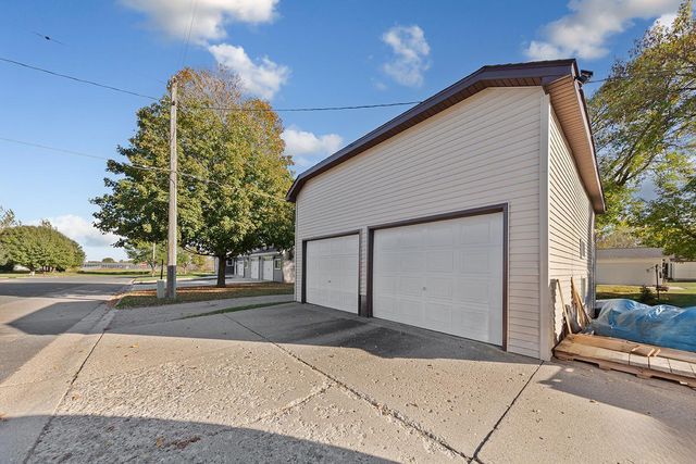 210 4th Street S, Gaylord, MN 55334