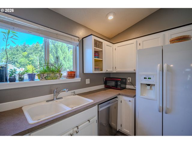 3126 S LA COSTA Loop, Salem, OR 97302