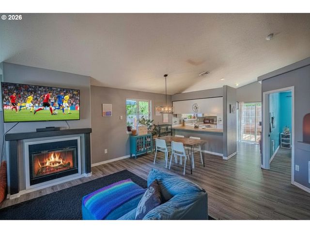 3126 S LA COSTA Loop, Salem, OR 97302