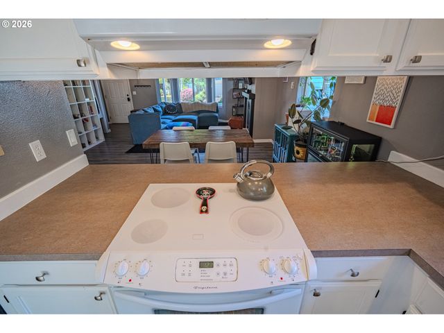 3126 S LA COSTA Loop, Salem, OR 97302