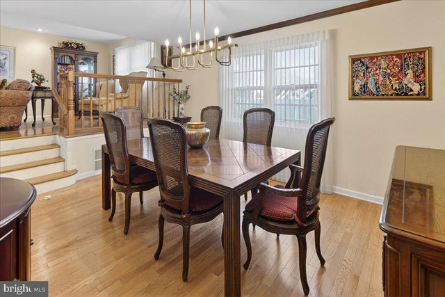 7 JAMES AVE, Kendall Park, NJ 08824