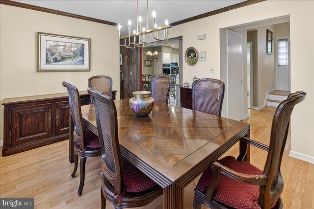 7 JAMES AVE, Kendall Park, NJ 08824