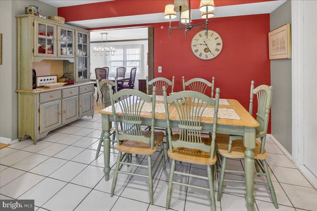 7 JAMES AVE, Kendall Park, NJ 08824