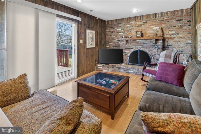 7 JAMES AVE, Kendall Park, NJ 08824