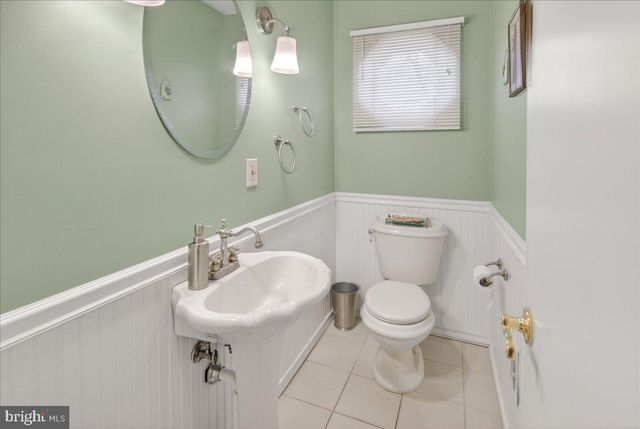 7 JAMES AVE, Kendall Park, NJ 08824