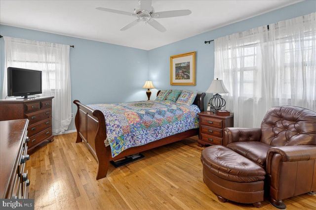 7 JAMES AVE, Kendall Park, NJ 08824