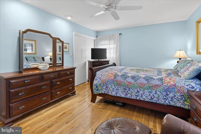 7 JAMES AVE, Kendall Park, NJ 08824