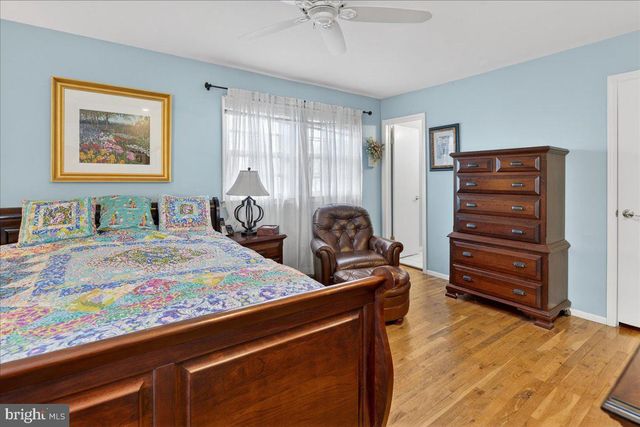 7 JAMES AVE, Kendall Park, NJ 08824