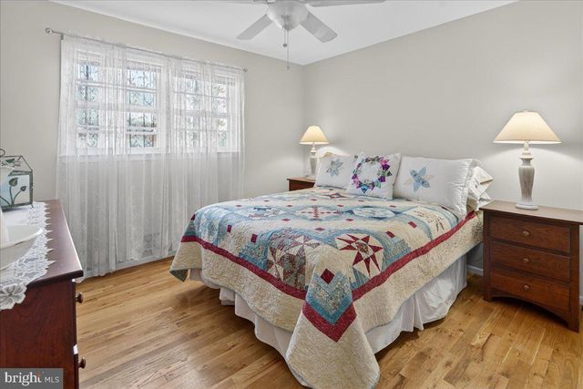 7 JAMES AVE, Kendall Park, NJ 08824