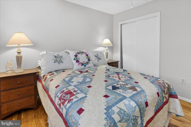 7 JAMES AVE, Kendall Park, NJ 08824