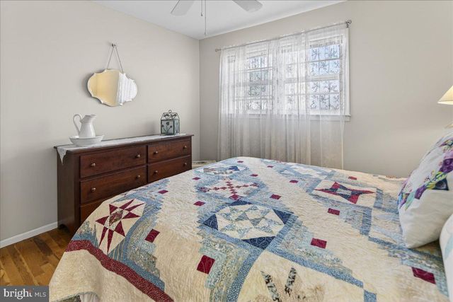 7 JAMES AVE, Kendall Park, NJ 08824