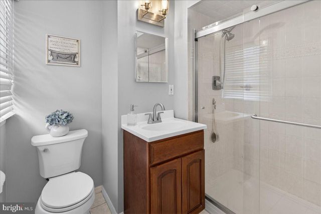 7 JAMES AVE, Kendall Park, NJ 08824