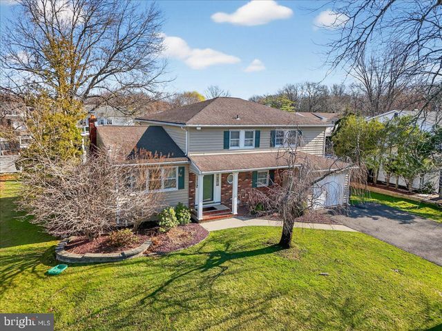 7 JAMES AVE, Kendall Park, NJ 08824