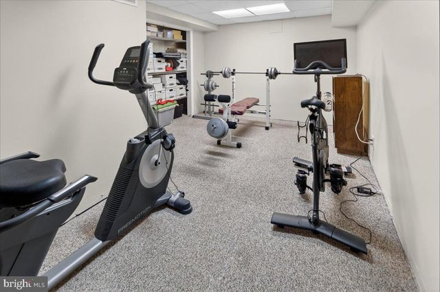 7 JAMES AVE, Kendall Park, NJ 08824