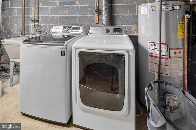 7 JAMES AVE, Kendall Park, NJ 08824