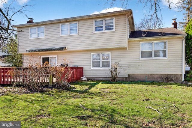 7 JAMES AVE, Kendall Park, NJ 08824