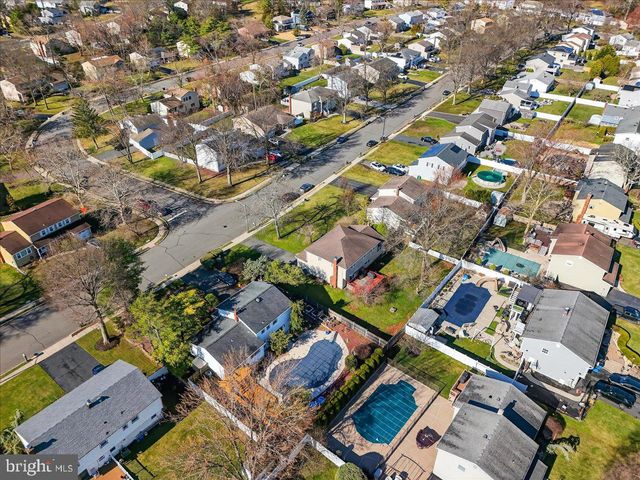 7 JAMES AVE, Kendall Park, NJ 08824