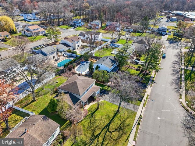 7 JAMES AVE, Kendall Park, NJ 08824