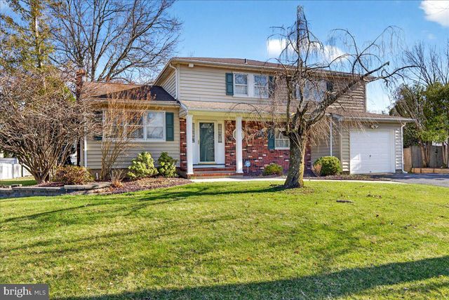 7 JAMES AVE, Kendall Park, NJ 08824