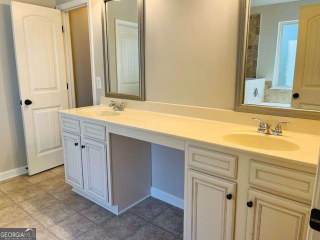 7 Hollow Way Point, Newnan, GA 30265