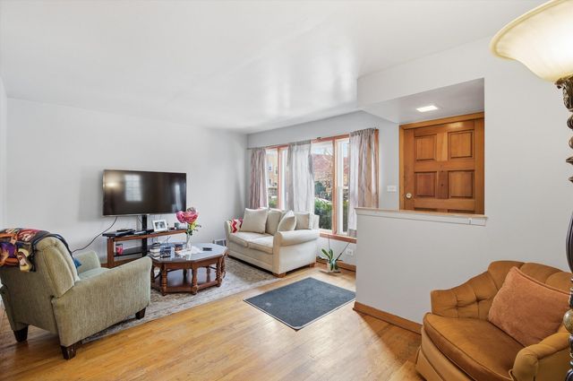 1525 N Springfield Avenue, Chicago, IL 60651