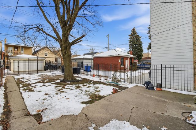 1525 N Springfield Avenue, Chicago, IL 60651