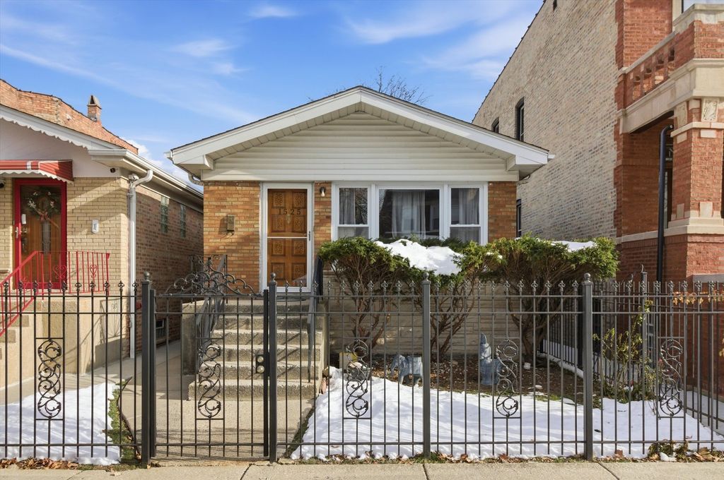 1525 N Springfield Avenue, Chicago, IL 60651