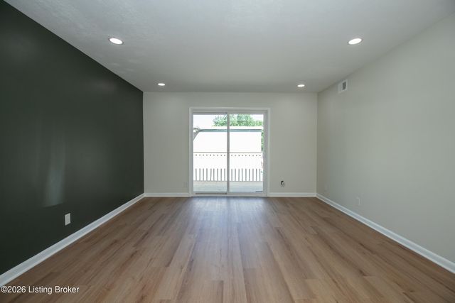 1935 Gardiner Ln H124, Louisville, KY 40205