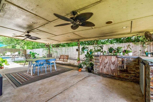 5130 Chasewood Drive, Bacliff, TX 77518