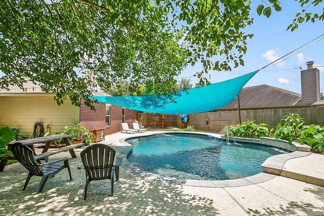 5130 Chasewood Drive, Bacliff, TX 77518