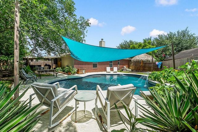 5130 Chasewood Drive, Bacliff, TX 77518