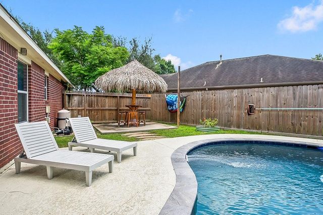 5130 Chasewood Drive, Bacliff, TX 77518