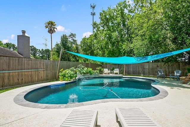 5130 Chasewood Drive, Bacliff, TX 77518