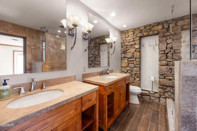 333 Gatlin Drive, Gatlinburg, TN 37738