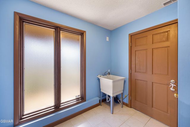 333 Gatlin Drive, Gatlinburg, TN 37738