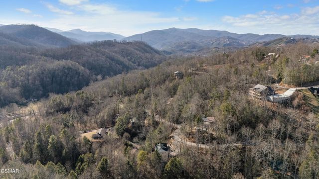 333 Gatlin Drive, Gatlinburg, TN 37738