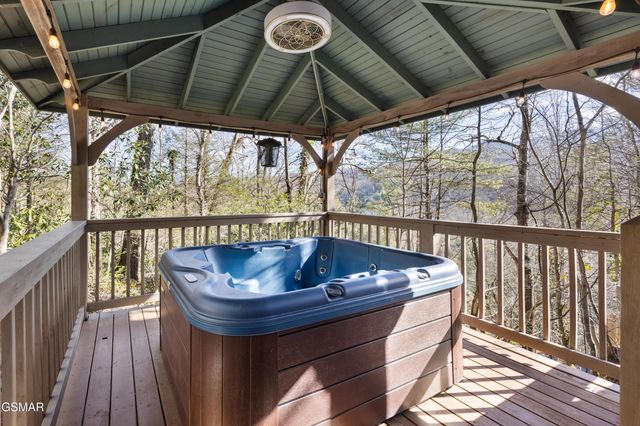 333 Gatlin Drive, Gatlinburg, TN 37738