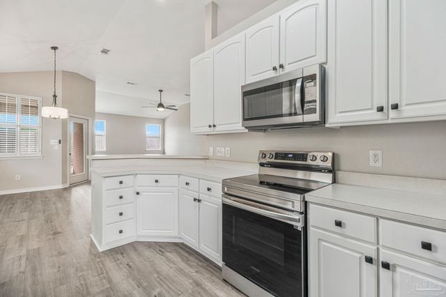 4146 Oak Pointe Dr, Gulf Breeze, FL 32563