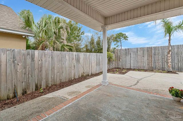 4146 Oak Pointe Dr, Gulf Breeze, FL 32563